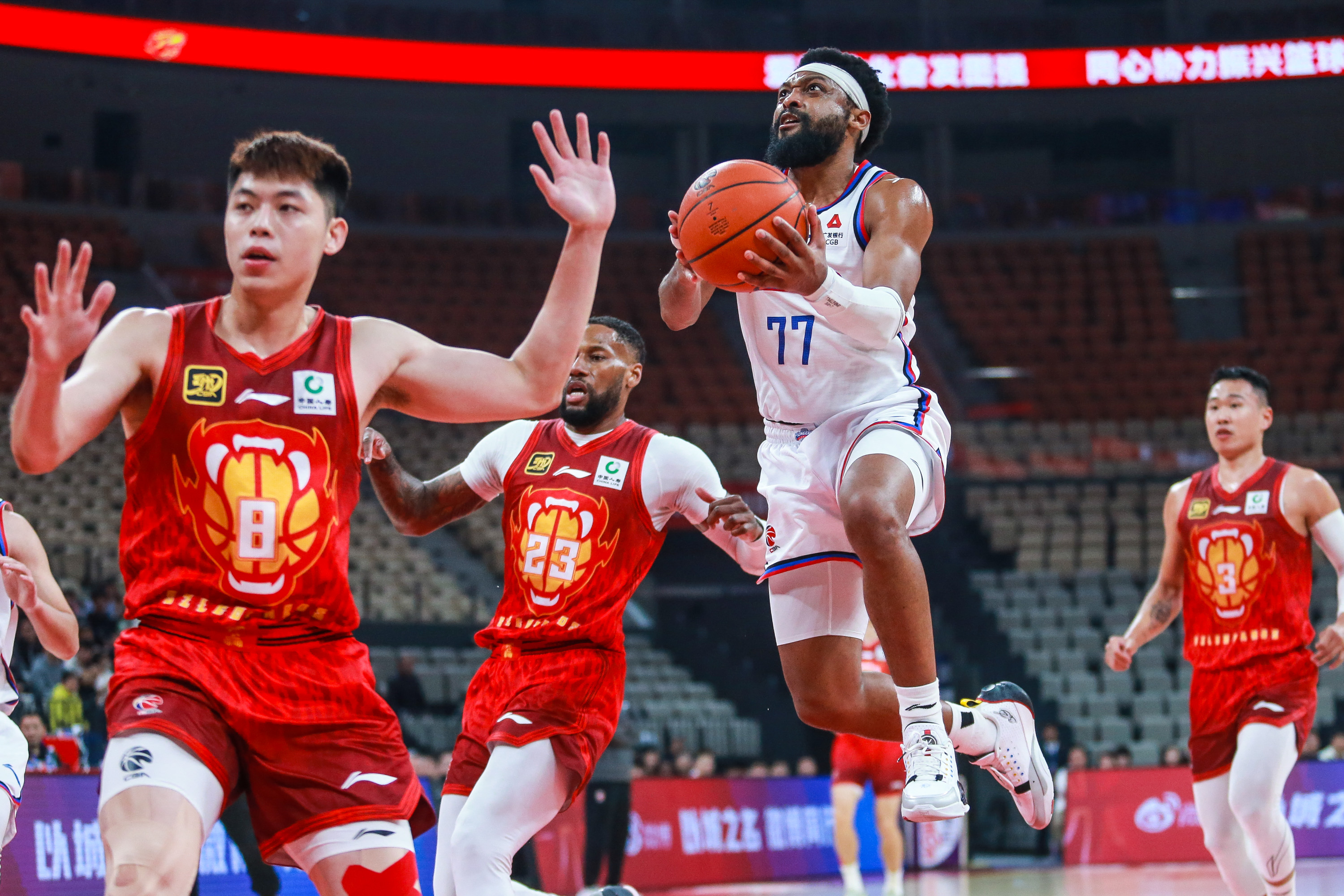 九游登录入口-关键时刻深圳男篮调整名单以备CBA常规赛，手感冰凉环节打磨，信心回归，阵容厚度经受考验的简单介绍