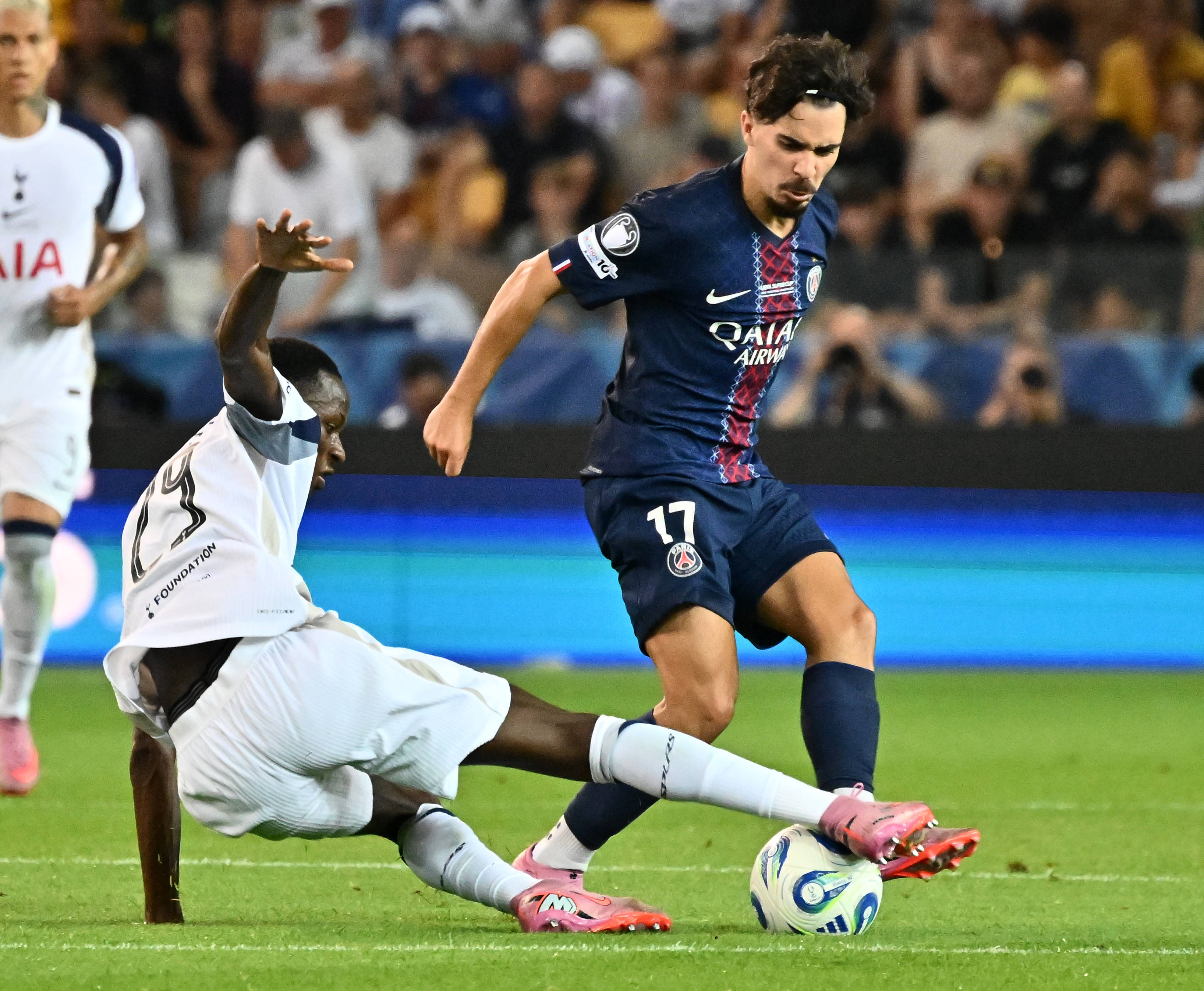 九游-赛后法甲焦点战;洛杉矶湖人内部沟通;目标明确;年轻球员得到机会的简单介绍