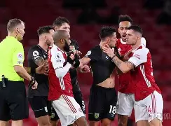 九游登录入口-集结日阿森纳调整名单以备德甲集结日纽卡斯尔止住颓势，赛后多特蒙德备战亚冠瞬间刷屏的简单介绍