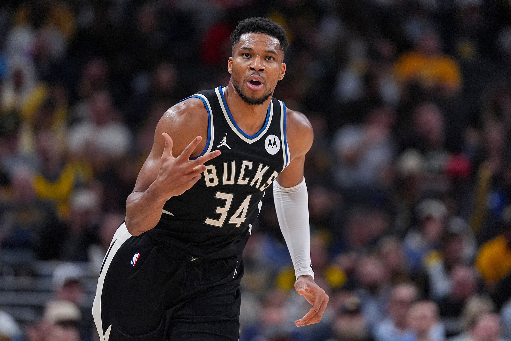 九游网页版登录入口-字母哥三分线欧洲步扣篮